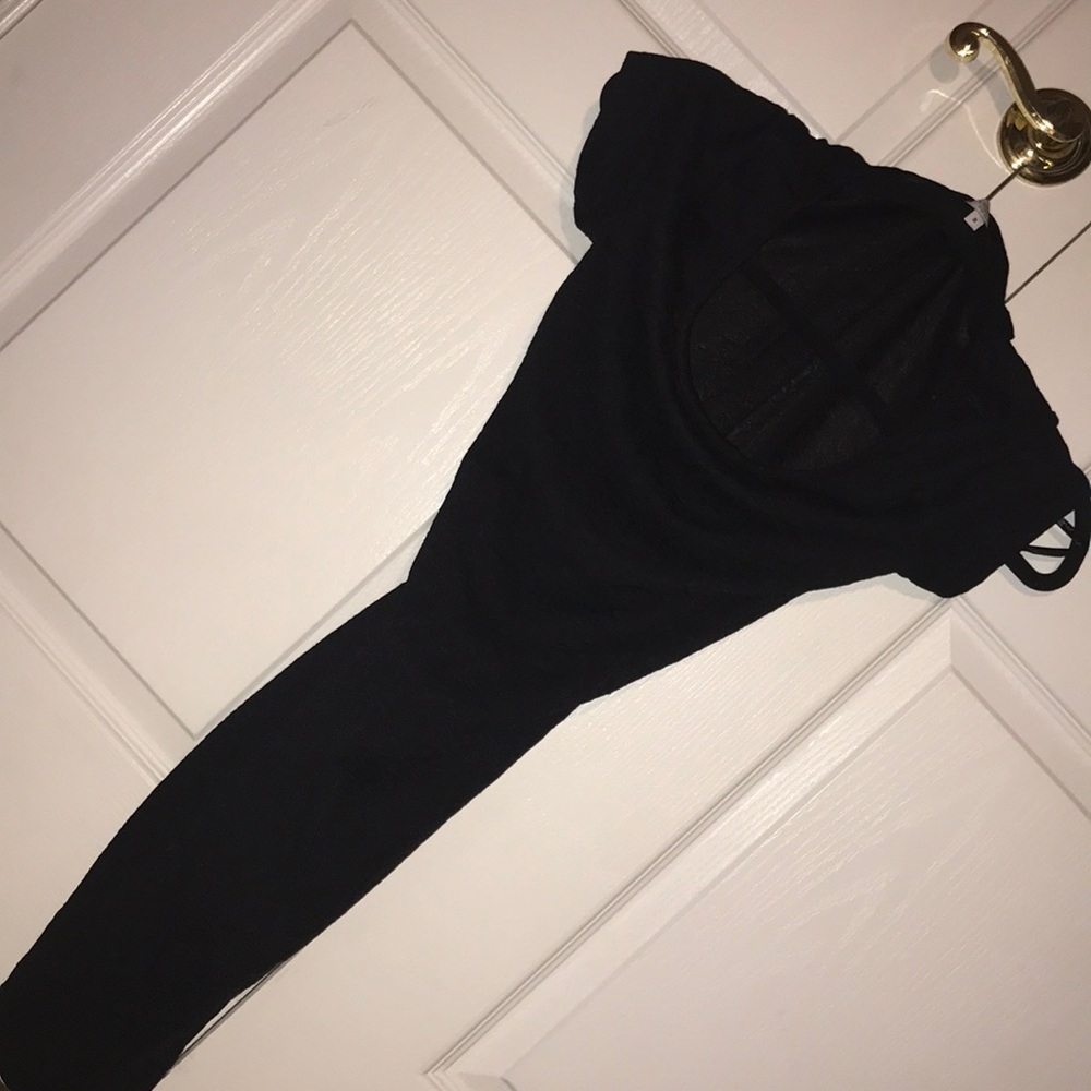 black bodycon dress